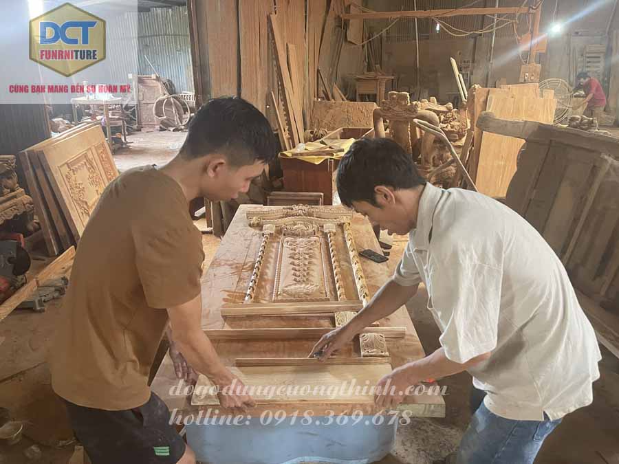 Bộ cửa chính 4 cánh cổ điển hoàng gia cao cấp gỗ gõ đỏ CC37GD